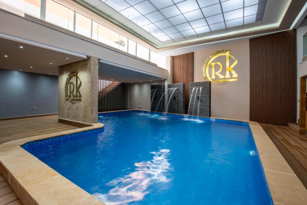 Bazén v ubytování Kasbel 2 Appart & Pool nebo v jeho okolí