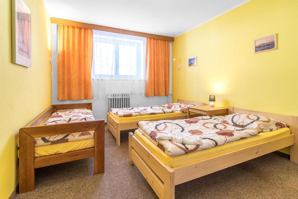 Postel nebo postele na pokoji v ubytování Penzion Vápenka