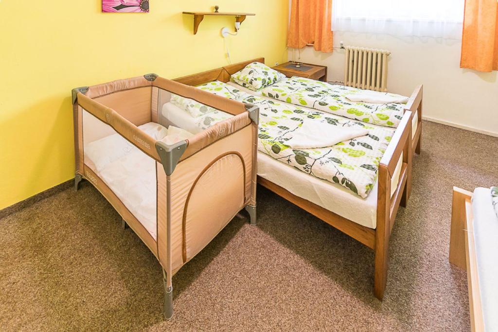 Postel nebo postele na pokoji v ubytování Penzion Vápenka