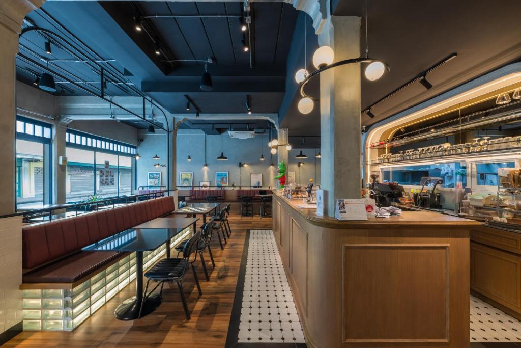 Upstairs at Ton Ton - Resim 22