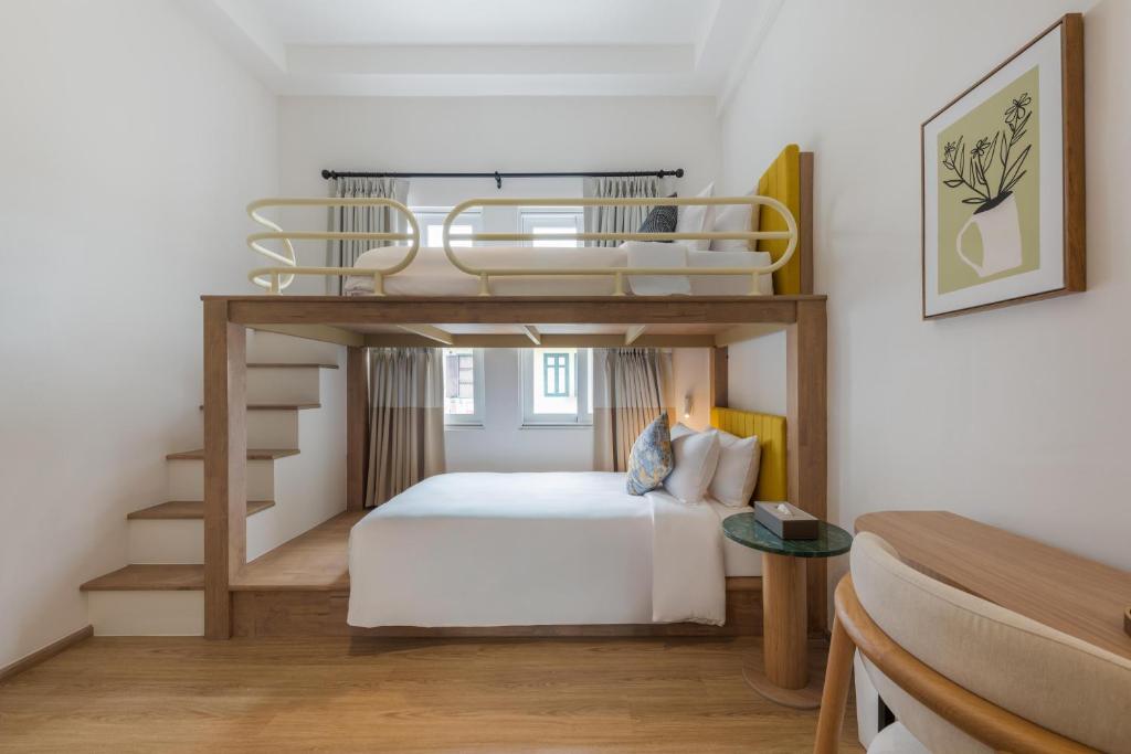 Upstairs at Ton Ton - Resim 6