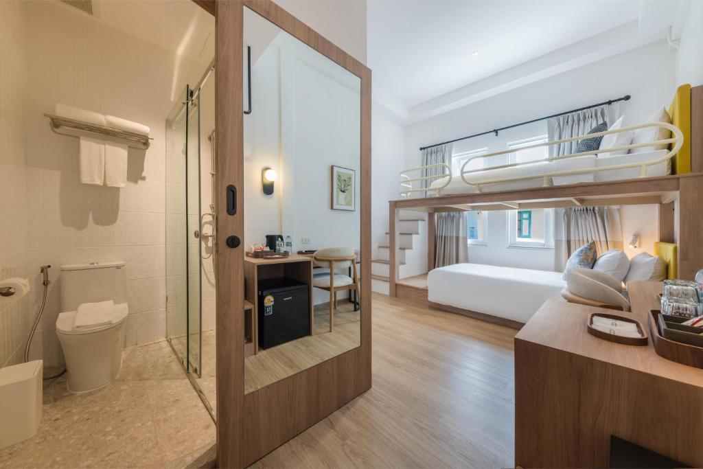 Upstairs at Ton Ton - Resim 29