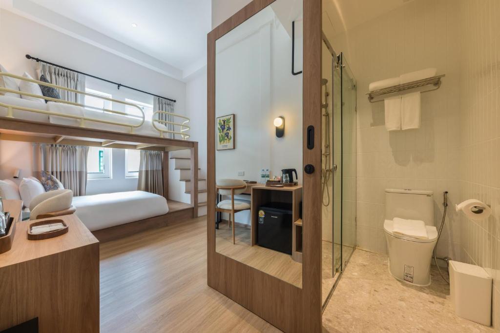 Upstairs at Ton Ton - Resim 25