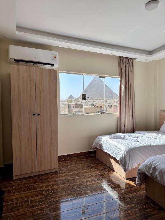 Postel nebo postele na pokoji v ubytování Aida pyramids view