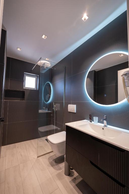 Koupelna v ubytování Erioni Hotel