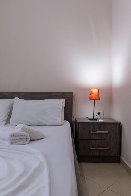 Postel nebo postele na pokoji v ubytování Erioni Hotel
