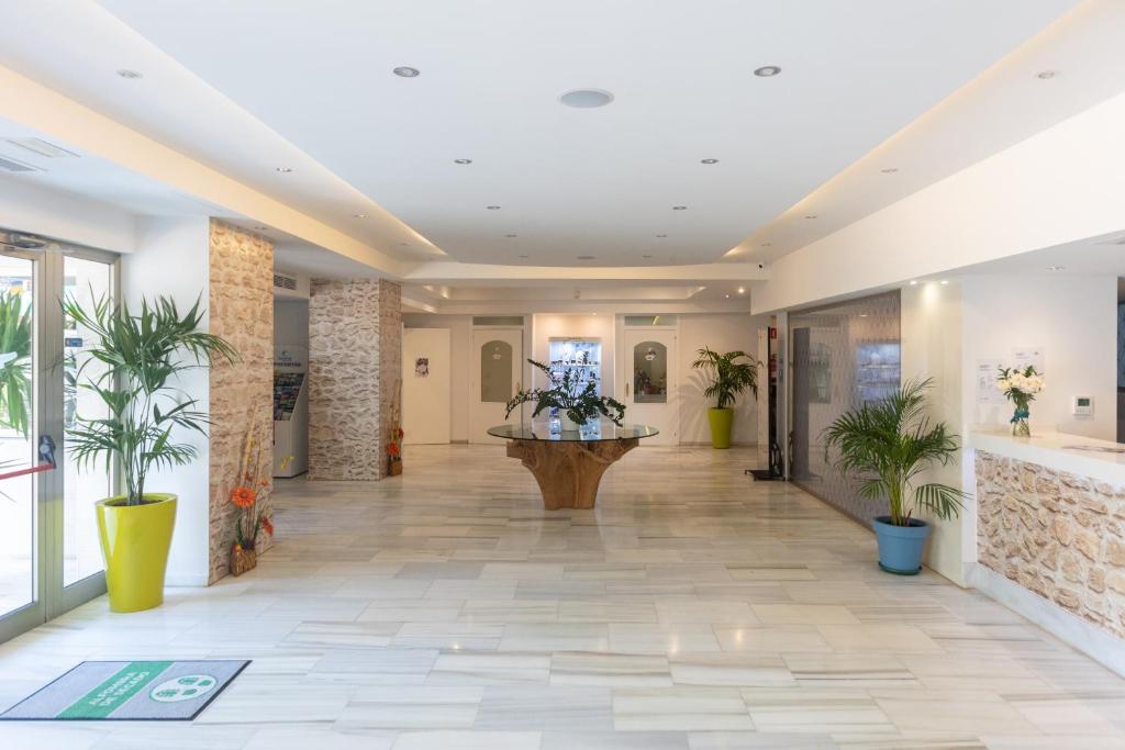 Vstupní hala nebo recepce v ubytování Seramar Hotel Comodoro Playa