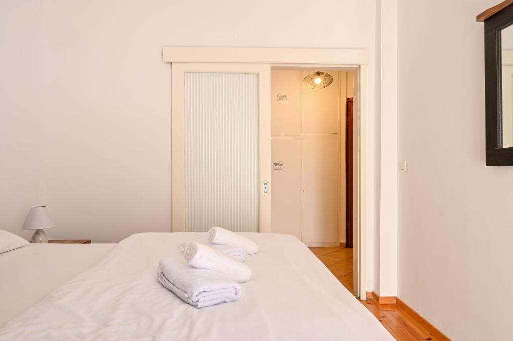 Postel nebo postele na pokoji v ubytování Thessaloniki Center Apartment On The Sunset