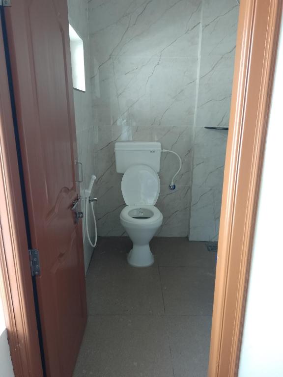 Koupelna v ubytování UDUPI YATHRINiVAS