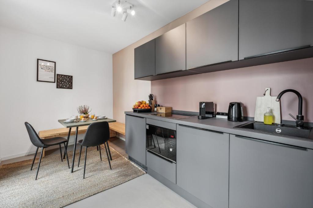 Kuchyň nebo kuchyňský kout v ubytování Arbio I Rooms & Apartments Freiburg