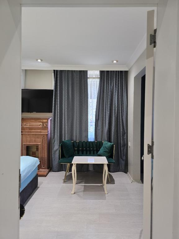 Posezení v ubytování The Empress Theodora Hotel ll