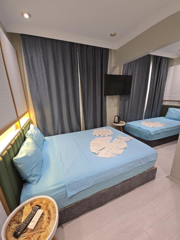 Postel nebo postele na pokoji v ubytování The Empress Theodora Hotel ll