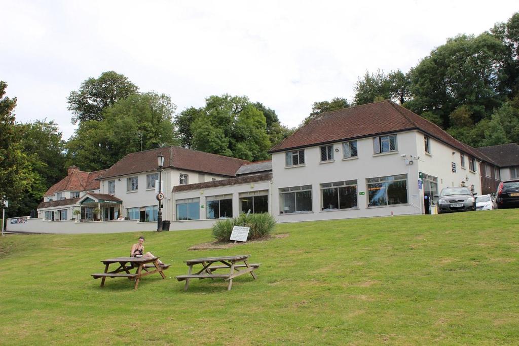 Shillingford Bridge Hotel - Housity