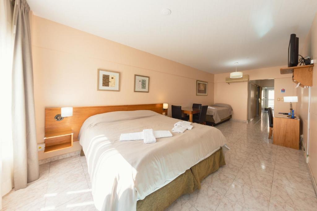 Postel nebo postele na pokoji v ubytování Le Batiment Apartmentos