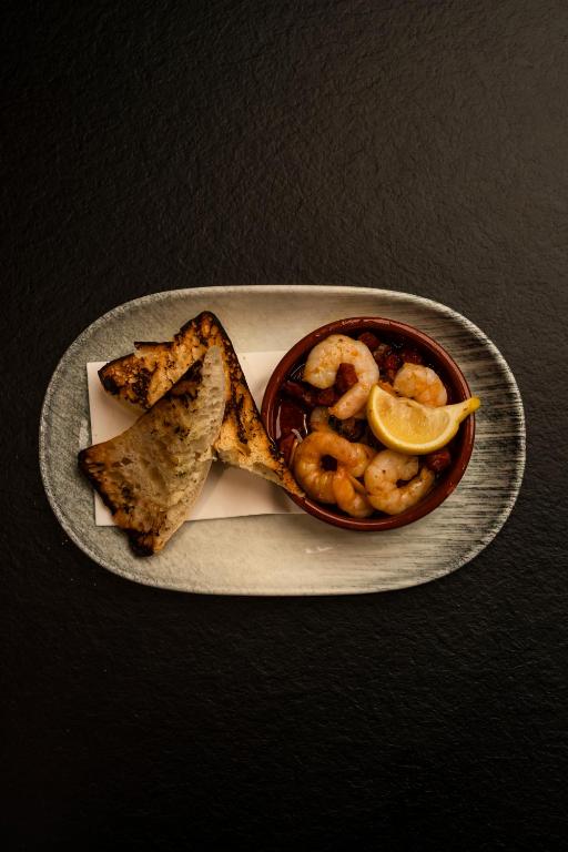 Makanan di atau berdekatan hotel