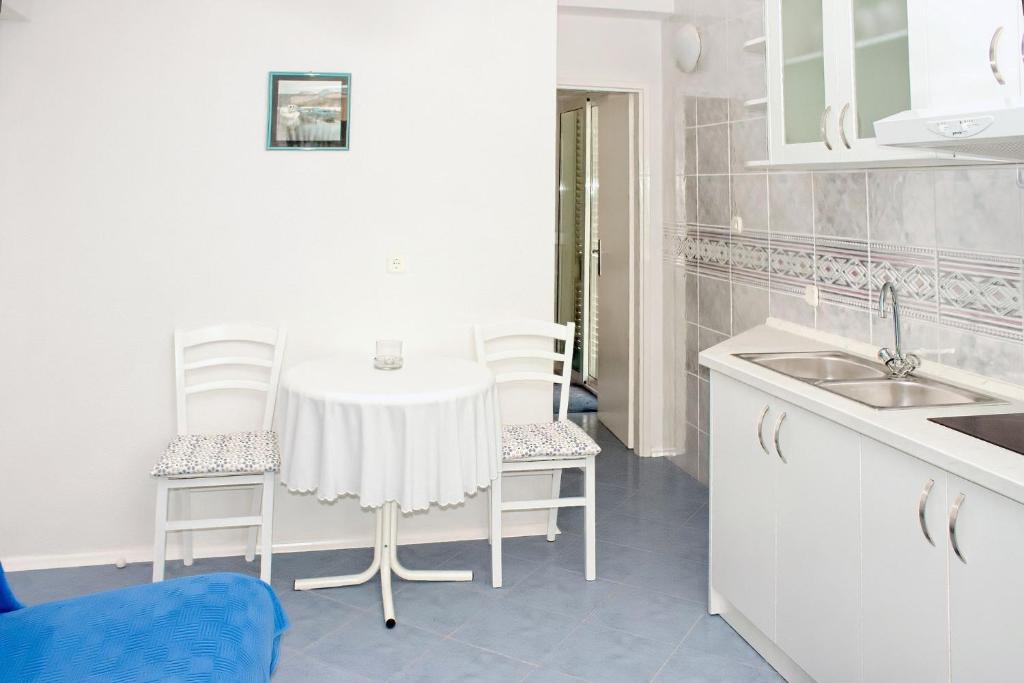 Kuchyňa alebo kuchynka v ubytovaní Apartment Gojko