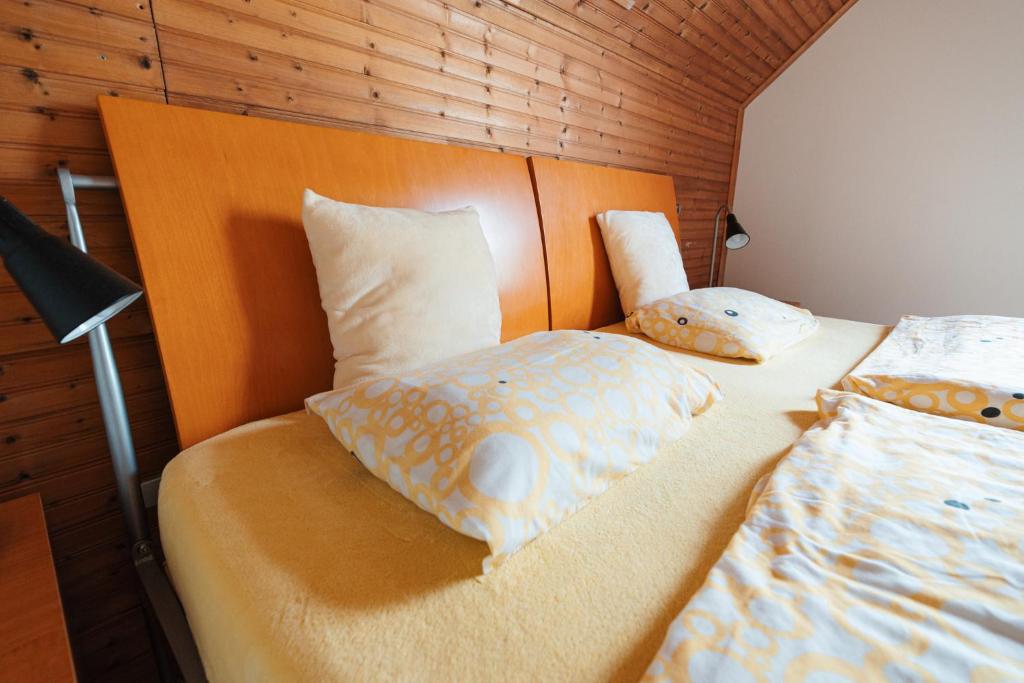 Postel nebo postele na pokoji v ubytování Chalupa Měňany - Karlštejn