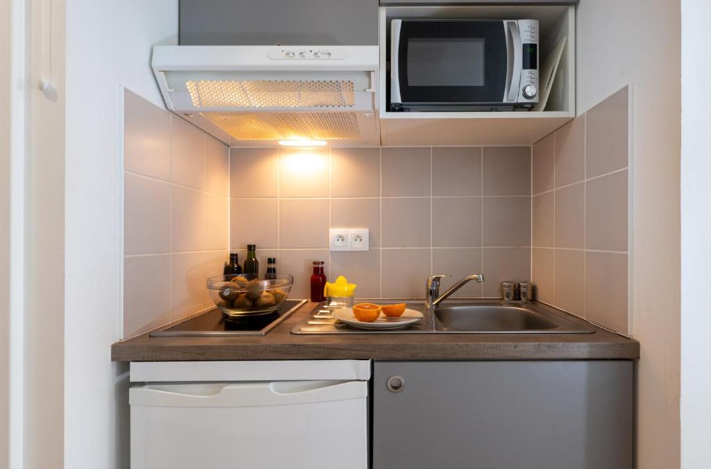 Kuchyň nebo kuchyňský kout v ubytování Nemea Appart Hotel Elypseo Strasbourg Port