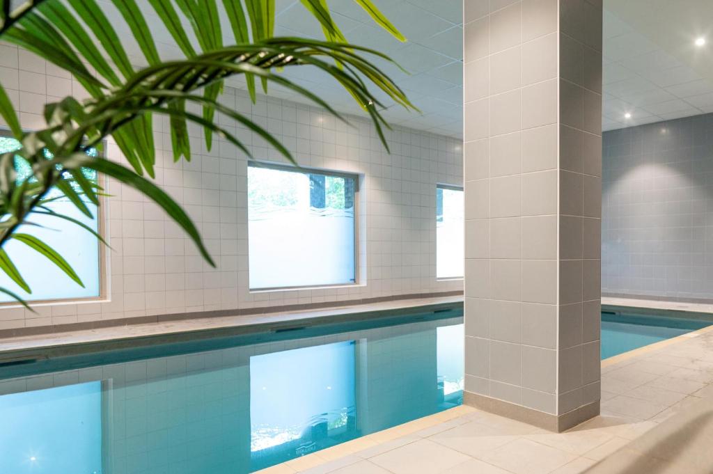 Bazén v ubytování Nemea Appart Hotel Elypseo Strasbourg Port nebo v jeho okolí