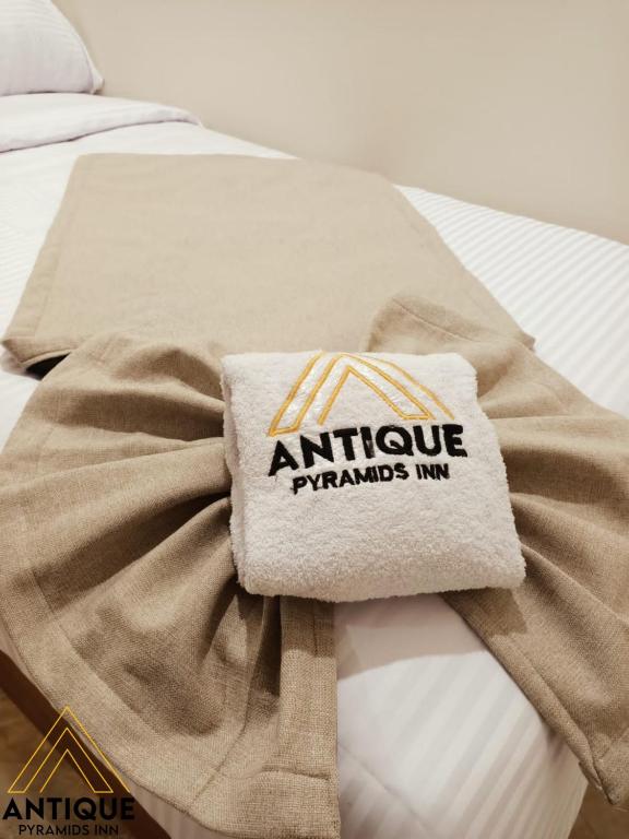 Postel nebo postele na pokoji v ubytování Antique Pyramids Inn