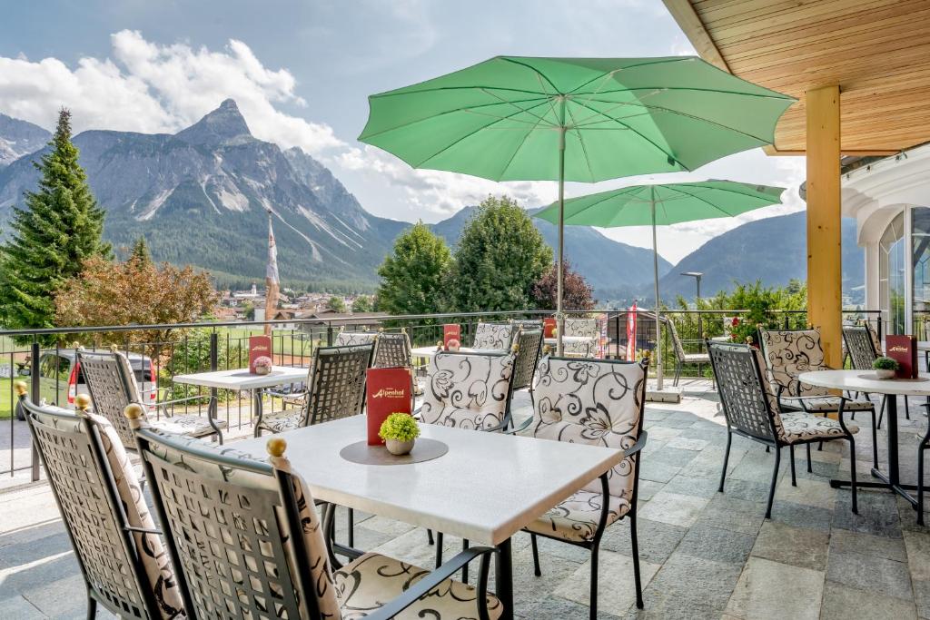 Nespecifikovaný výhled na hory nebo výhled na hory při pohledu z hotelu