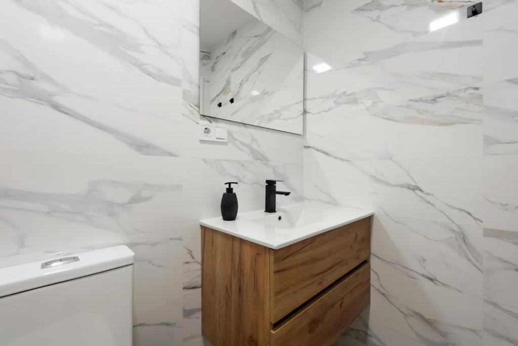 Ένα μπάνιο στο Los Mellis - María Zambrano Estación de Tren & Bus