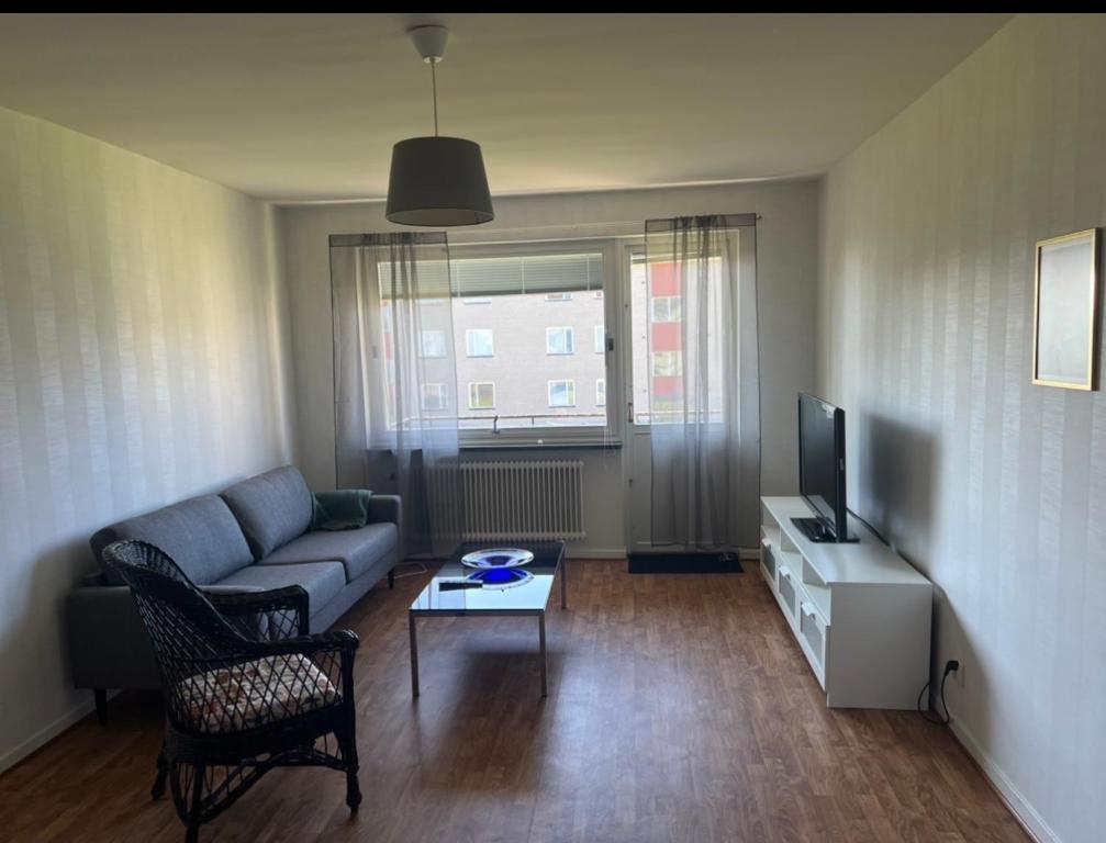 Posezení v ubytování Lägenhet 2 rum & kök i töreboda