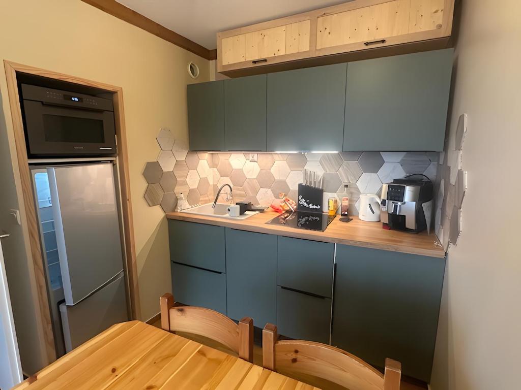Kuchyň nebo kuchyňský kout v ubytování Appart valfrejus