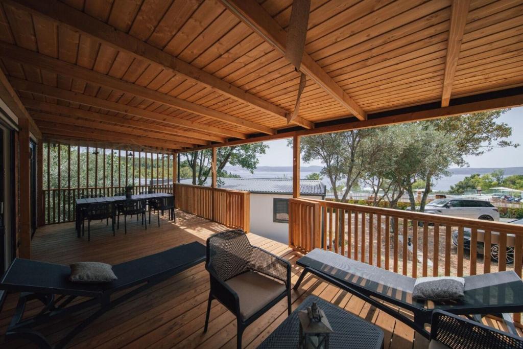 Balkón nebo terasa v ubytování Mobile home Roman