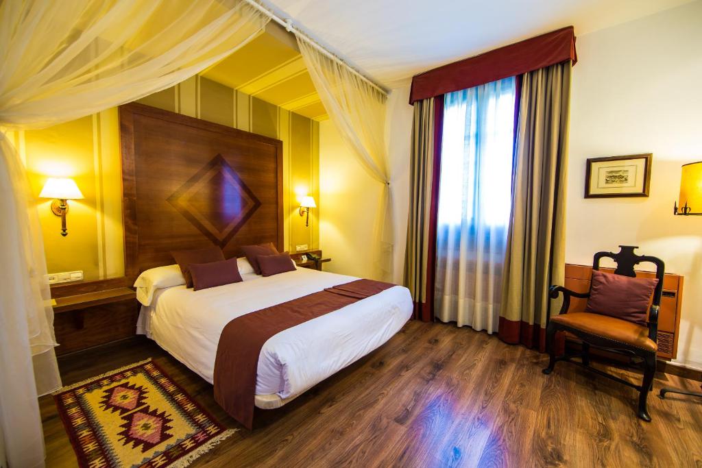 Hotel Hacienda del Cardenal - 11