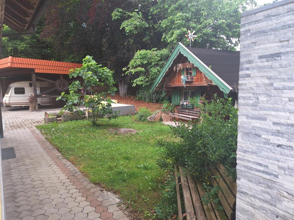 Zahrada ubytování Ganzes Haus mit Almcharakter
