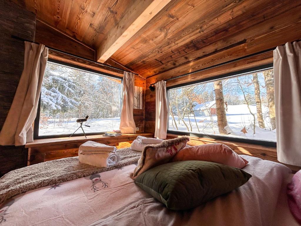 Кровать или кровати в номере La Cabane du Lys
