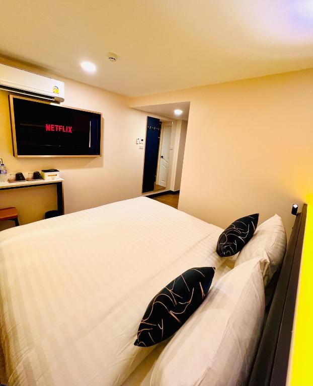 Emiri Hotel - Nana Bangkok - Double Room With Balcony