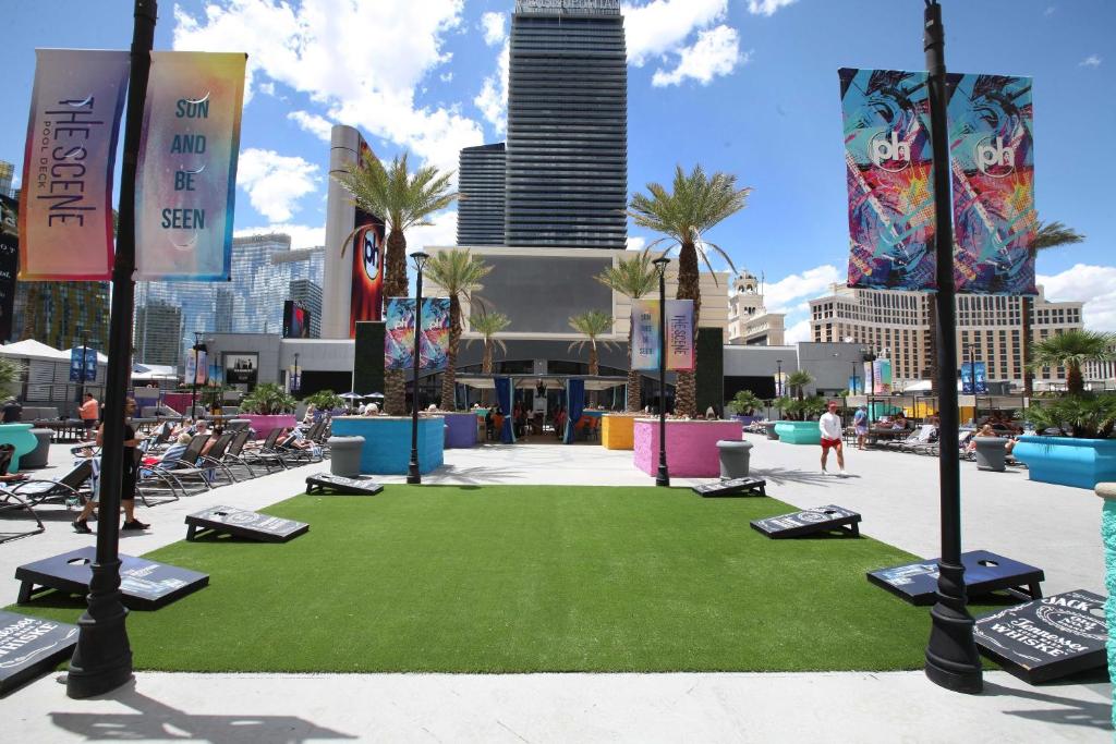 Večerní zábavní program pro hosty v ubytování Planet Hollywood Resort & Casino