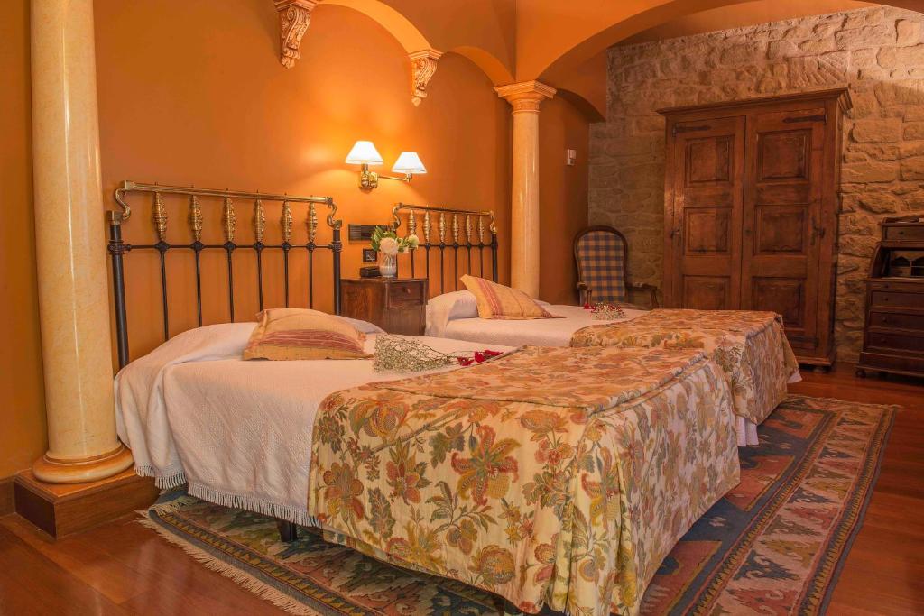 Cama o camas de una habitación en Hotel Castillo El Collado