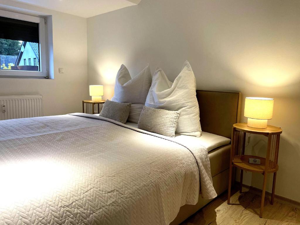 a bedroom with a large bed with white pillows at Lightplace - 3 Schlafzimmer - Boxspring - Netflix in Wolfsburg