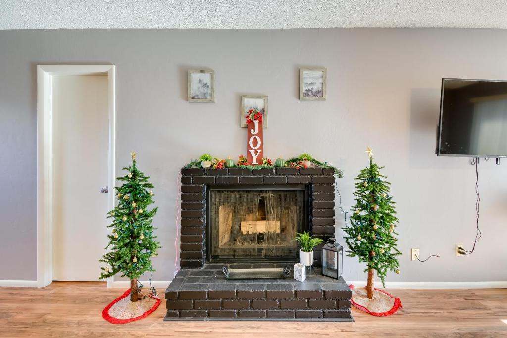 Fotografie z fotogalerie ubytování 1 Mi to Museum Pet-Friendly Prescott Condo v destinaci Prescott