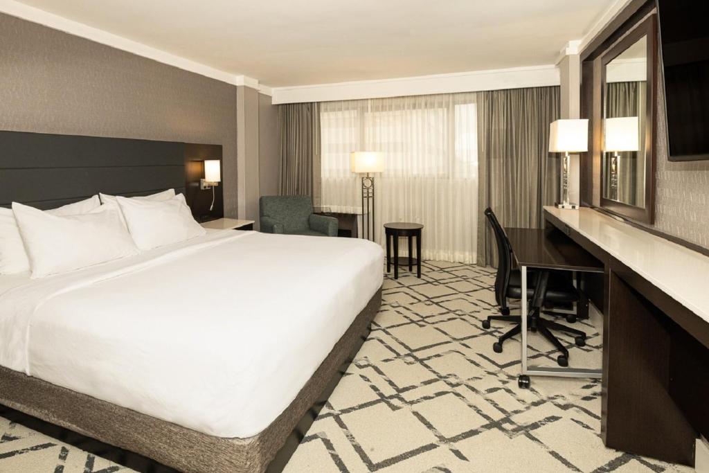 Crowne Plaza Knoxville Downtown University, an IHG Hotel - 