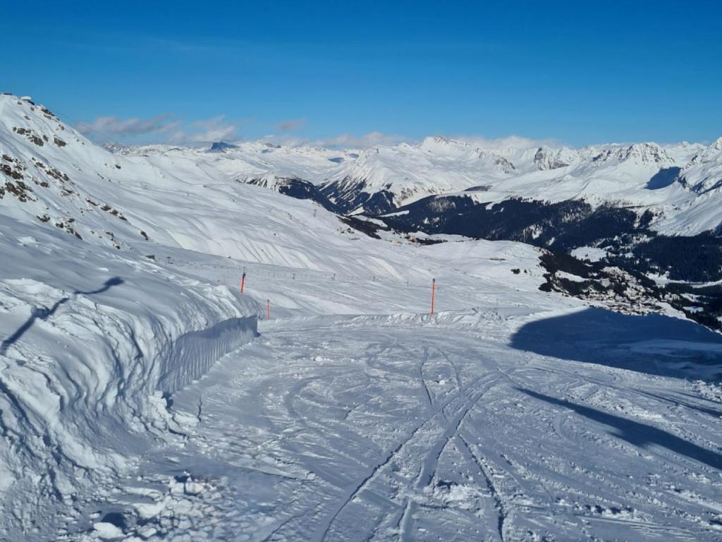 FeWo D'Rock Arosa- center of nightlife by Nature Apartments Switzerland v zimě