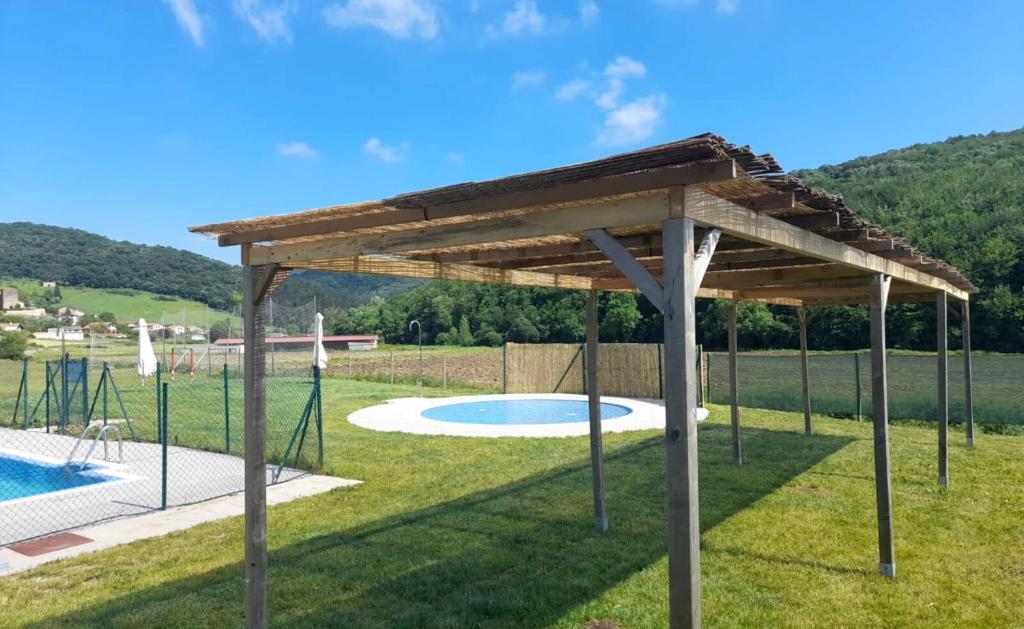 Bazén v ubytování Camping IZARPE nebo v jeho okolí
