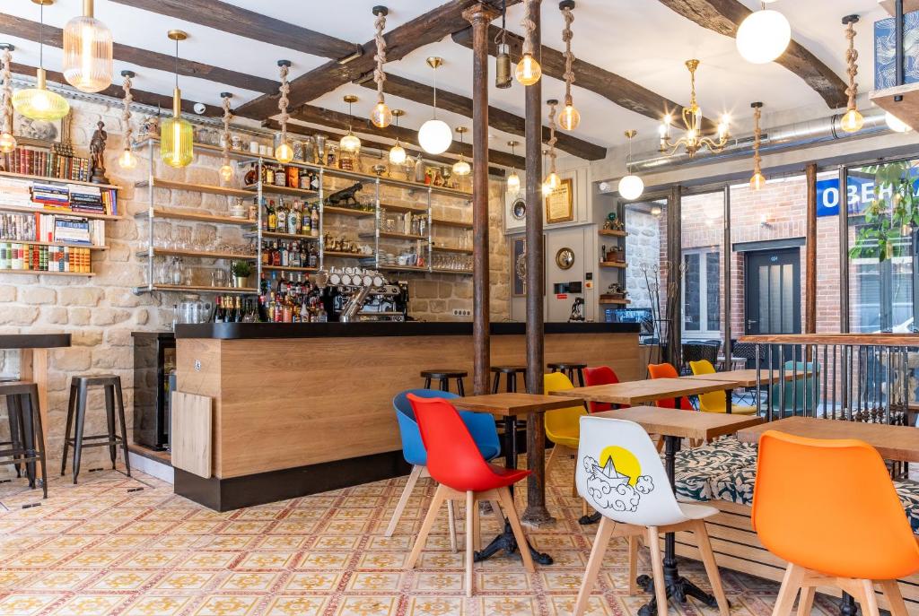 Lounge nebo bar v ubytování FRATERNiTY-HOTEL