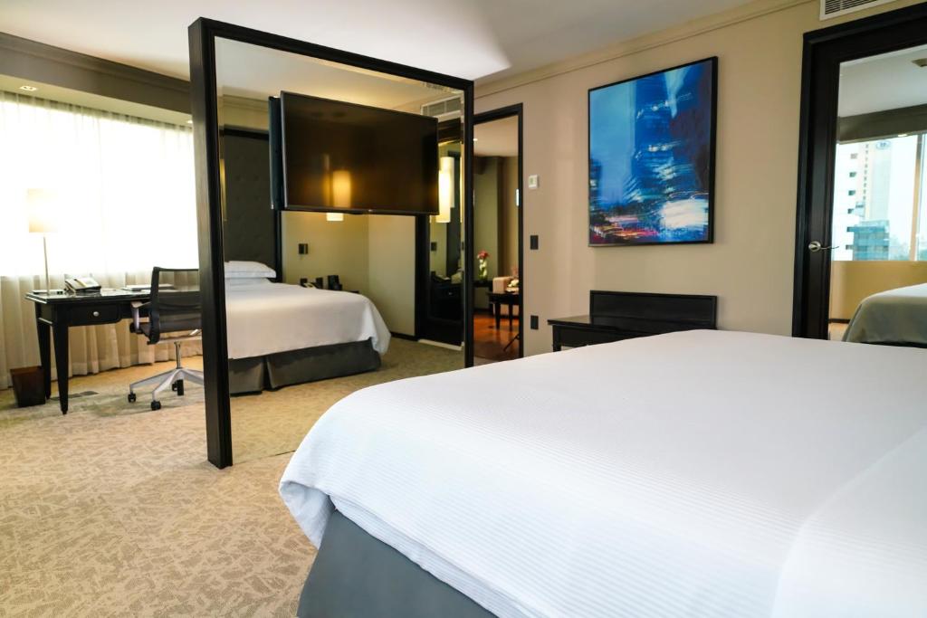 Кровать или кровати в номере Barceló Mexico Reforma