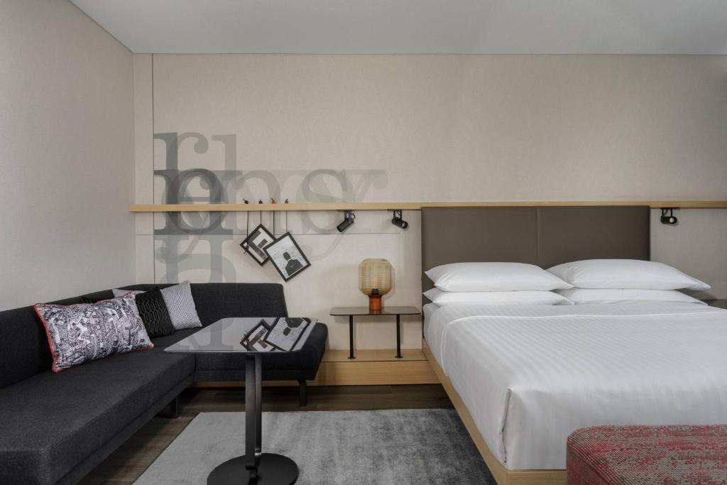 Cama ou camas em um quarto em Frankfurt Airport Marriott Hotel