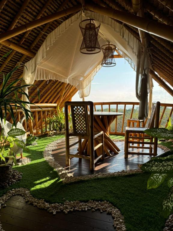 Balkón nebo terasa v ubytování Penida Bambu Green Villas