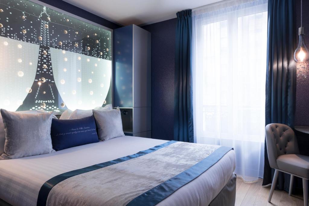 Un ou plusieurs lits dans un hébergement de l'établissement Hotel Les Bulles De Paris