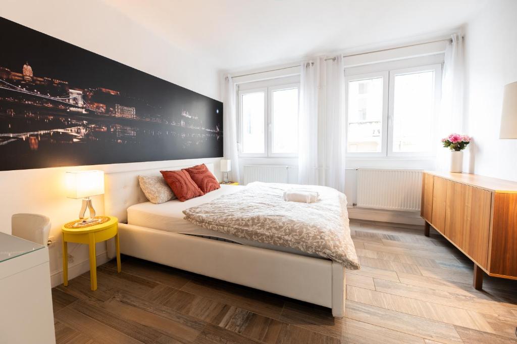 Superb Location & Chic Suite w' 2Bedroom 1061 Budapest, 9 Bajcsy-Zsilinszky út kép - 1