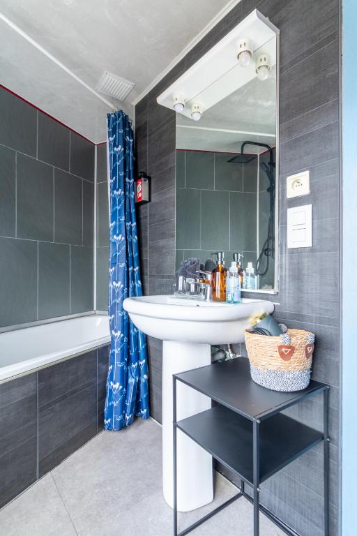 Hotel Entree - Canal View Bruges - Resim 36