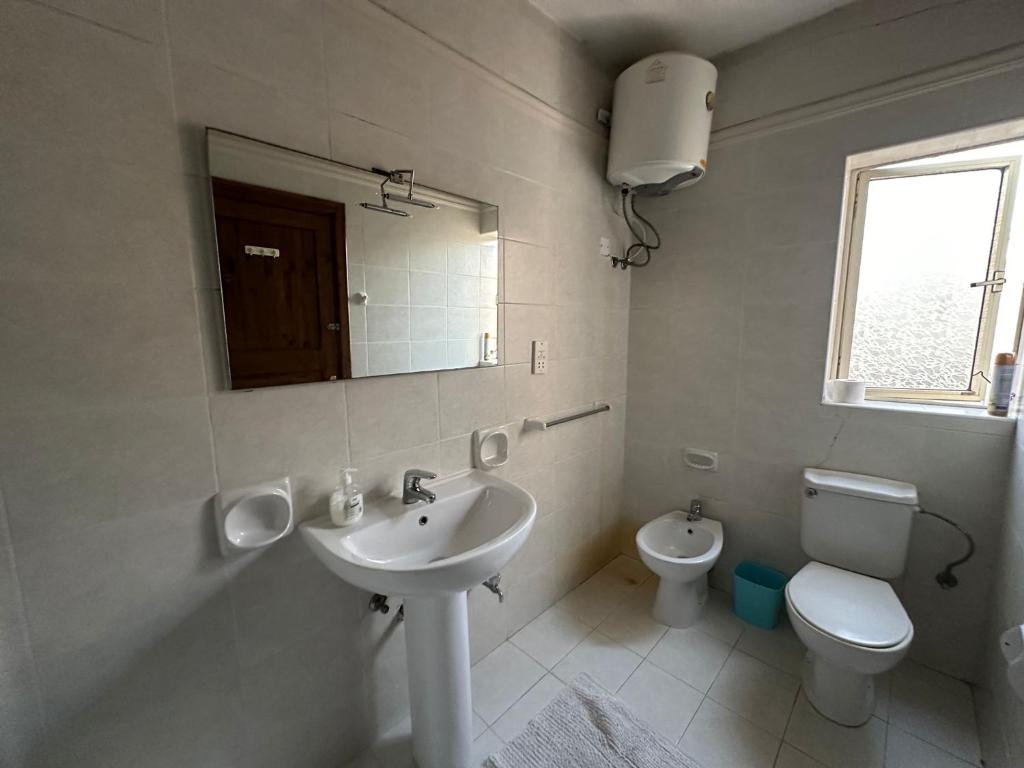 Koupelna v ubytování F61 Room with private bathroom near the Beach in a shared apartment