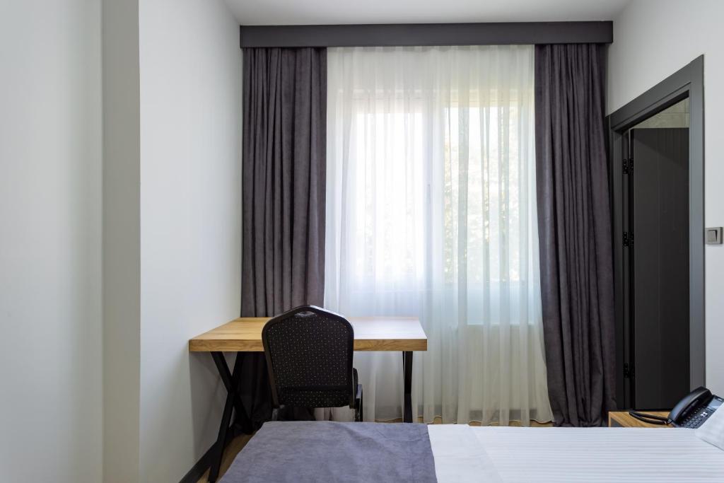 Atm Suit Otel - Deluxe Double Room