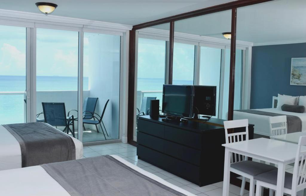 New Point Miami Beach Apartments - Superior Suite With Sea View